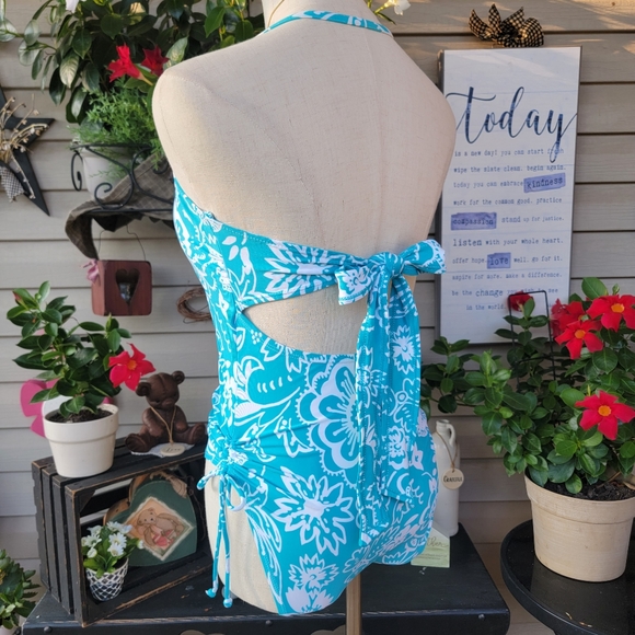 BEACH HOUSE ♡ Gorgeous Aqua Blue 'n White Strap(Less) Tie Back Adj Swimsuit 12 - Picture 6 of 17